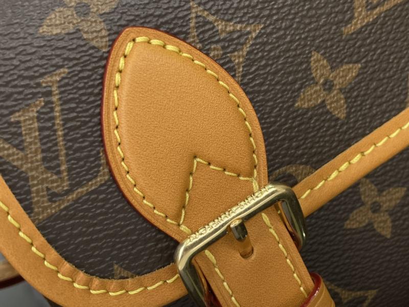 Louis Vuitton Satchel Wearable Wallet M26805
