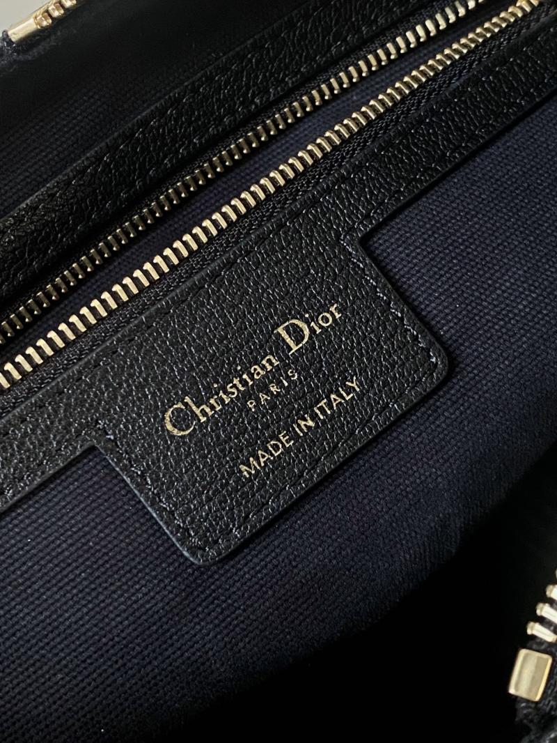 Medium Dior Voyage Bag Black M2846