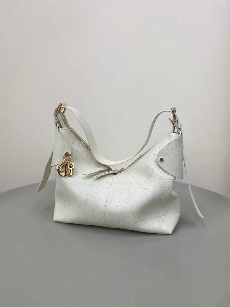 Medium Dior Voyage Bag Cream M2846