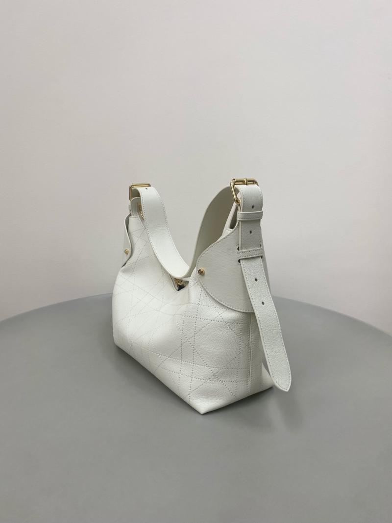 Medium Dior Voyage Bag Cream M2846