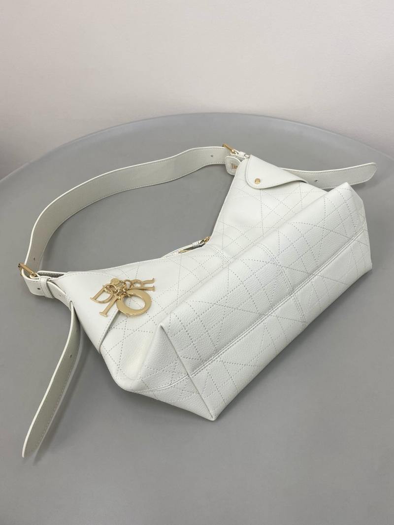 Medium Dior Voyage Bag Cream M2846