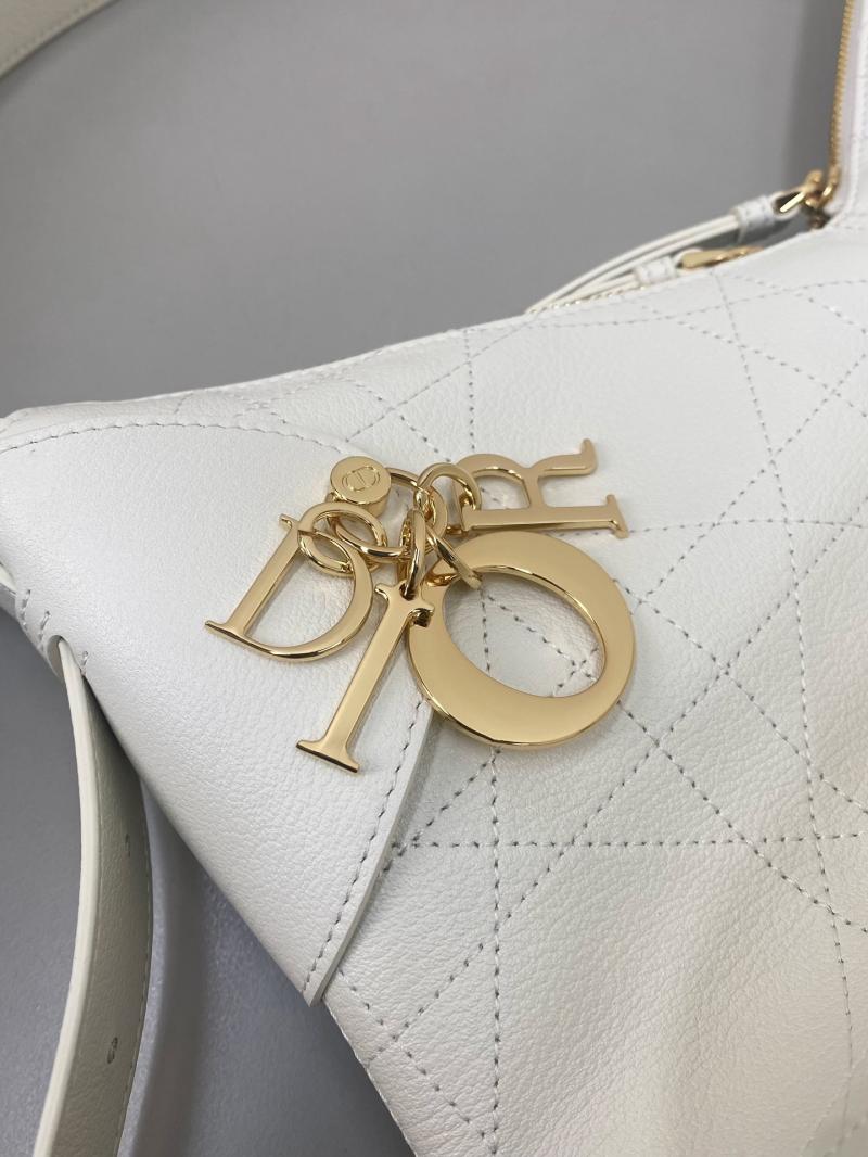 Medium Dior Voyage Bag Cream M2846