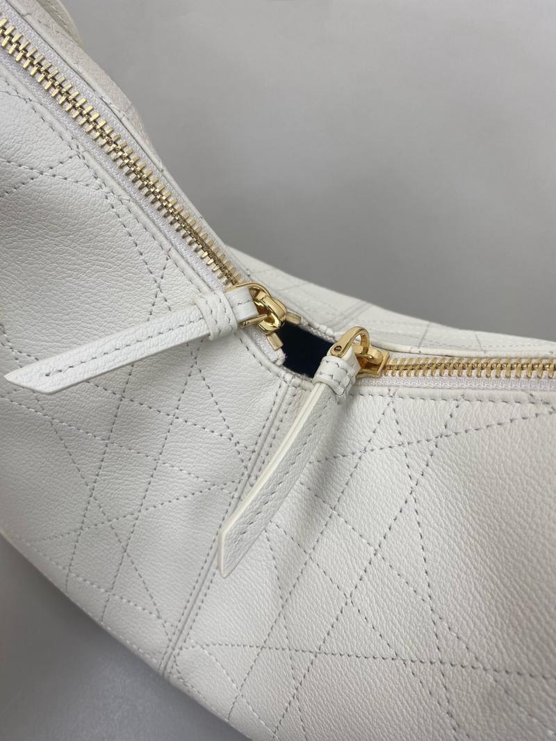 Medium Dior Voyage Bag Cream M2846