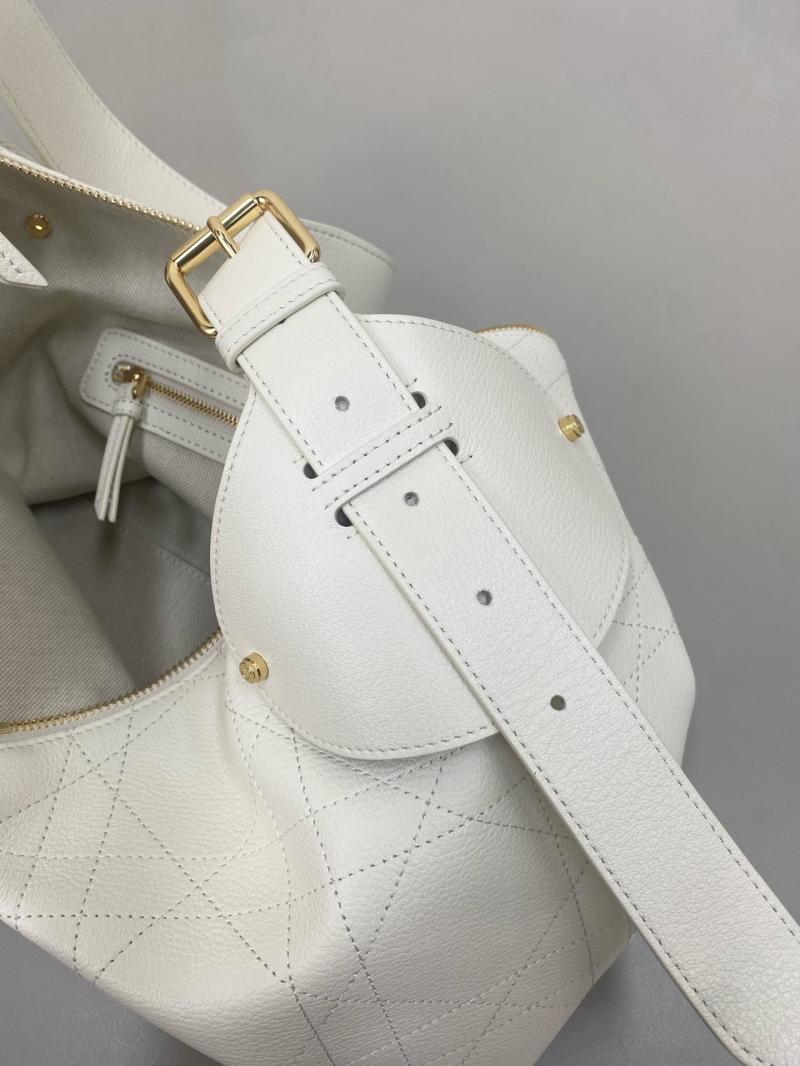 Medium Dior Voyage Bag Cream M2846