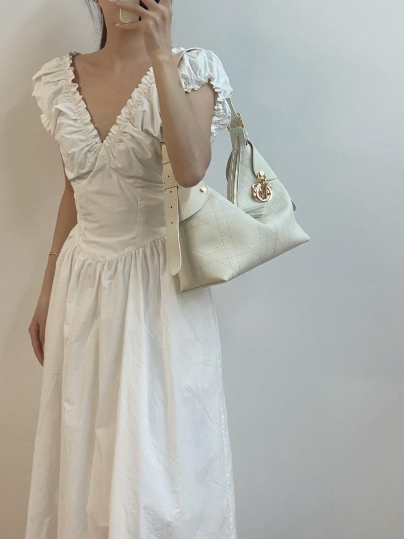 Medium Dior Voyage Bag Cream M2846