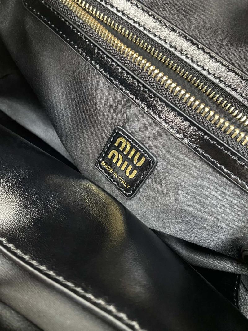 Miu Miu Leather top-handle bag Black 5BB182