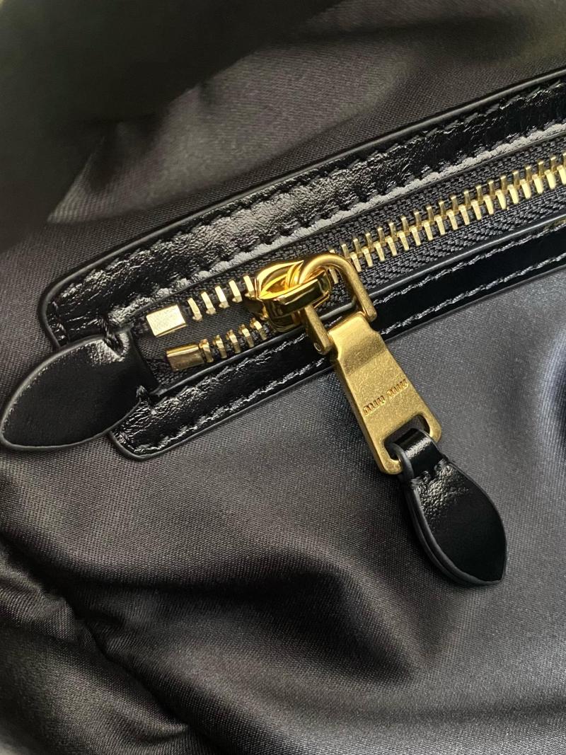 Miu Miu Leather top-handle bag Black 5BB182