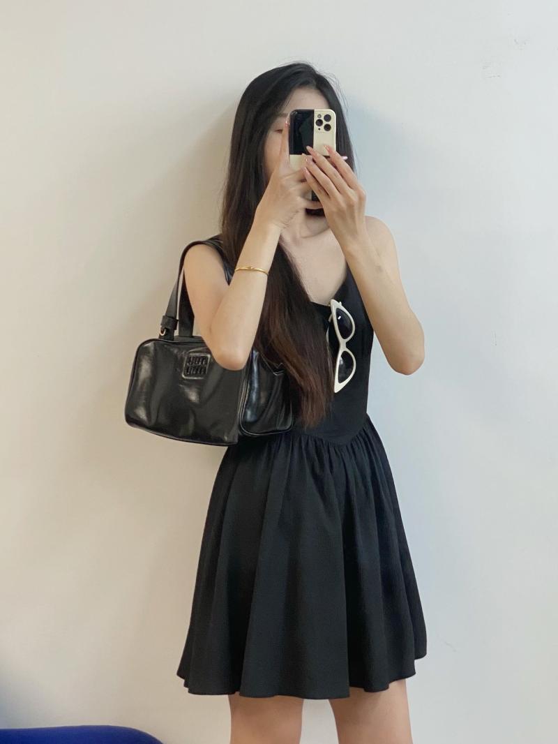 Miu Miu Leather top-handle bag Black 5BB182