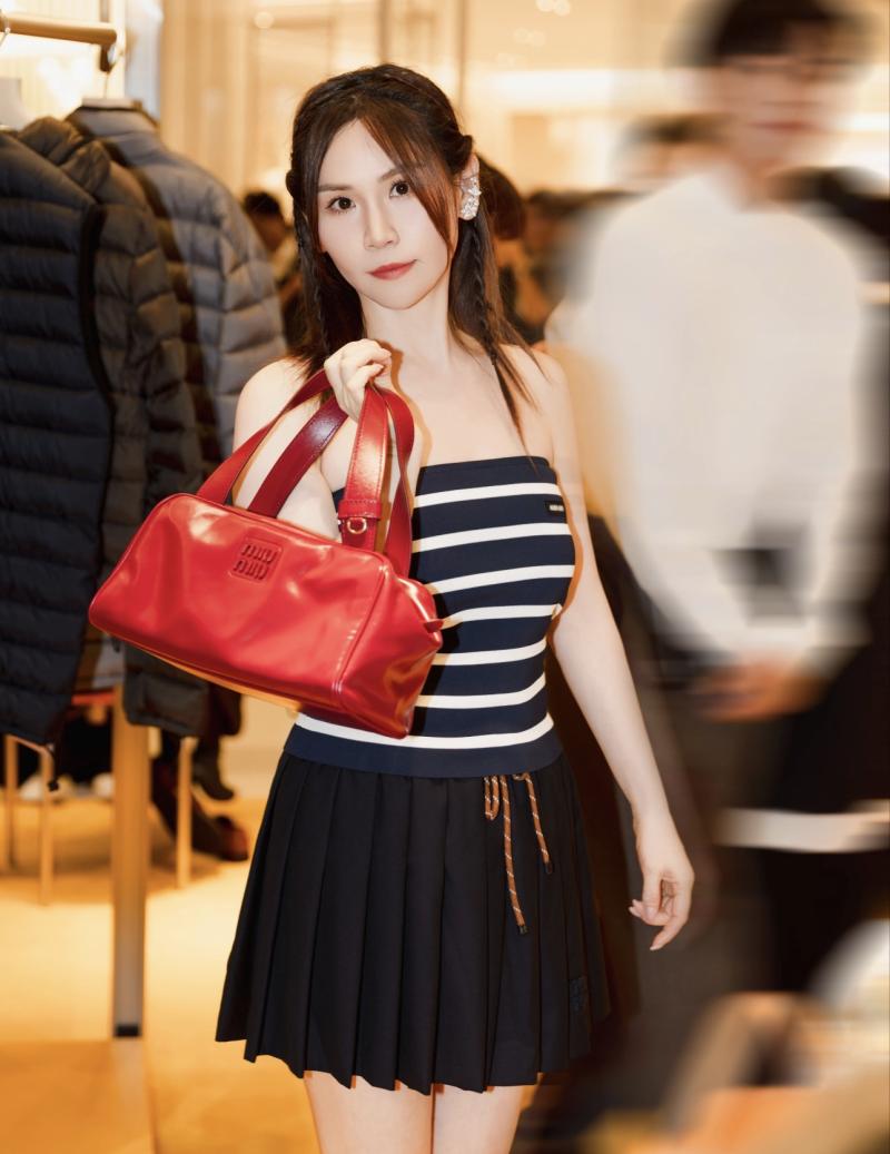 Miu Miu Leather top-handle bag Red 5BB182