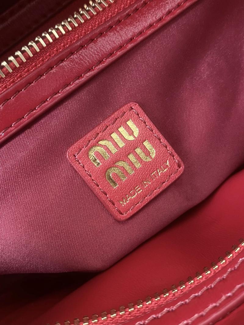 Miu Miu Leather top-handle bag Red 5BB182