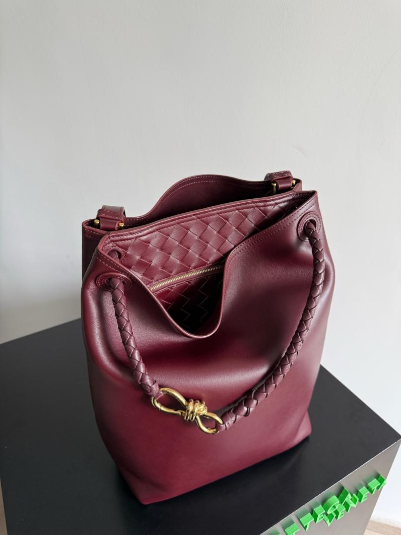 Bottega Veneta Andiamo Bucket Barolo 844169