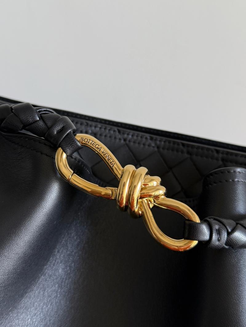 Bottega Veneta Andiamo Bucket Black 844169