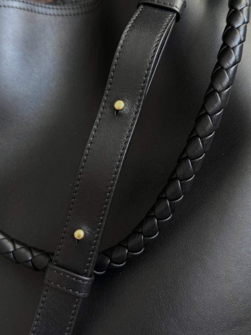 Bottega Veneta Andiamo Bucket Black 844169