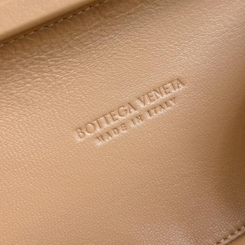 Bottega Veneta Classic Knot Clutch Almond B717622