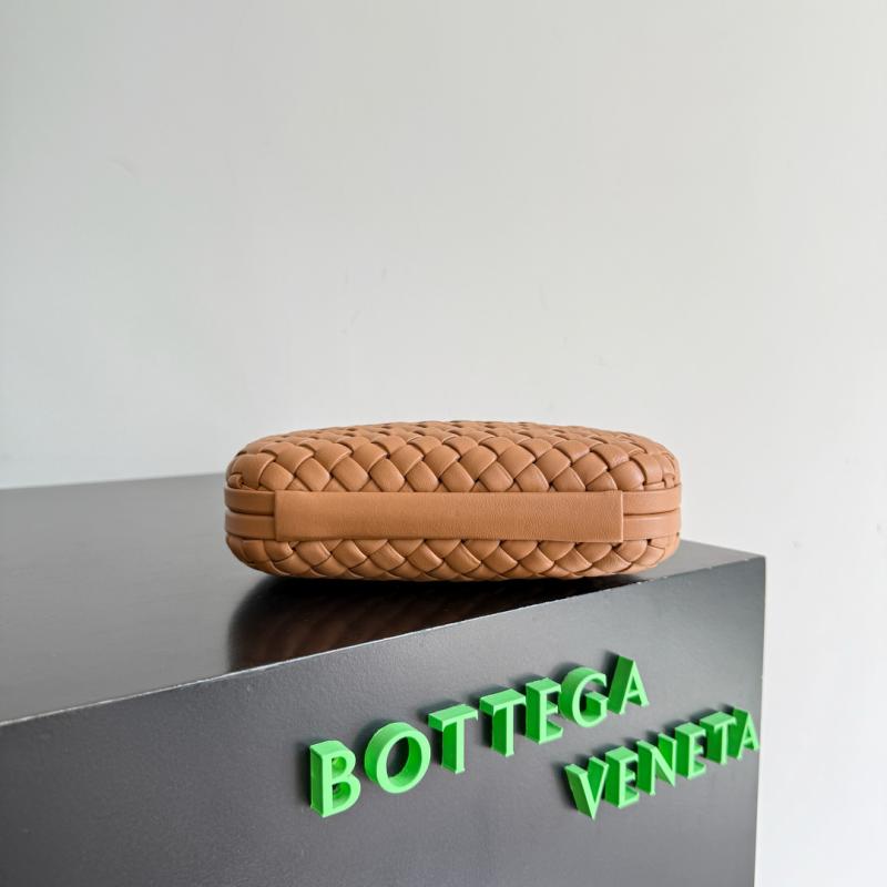 Bottega Veneta Classic Knot Clutch Caramel B717622
