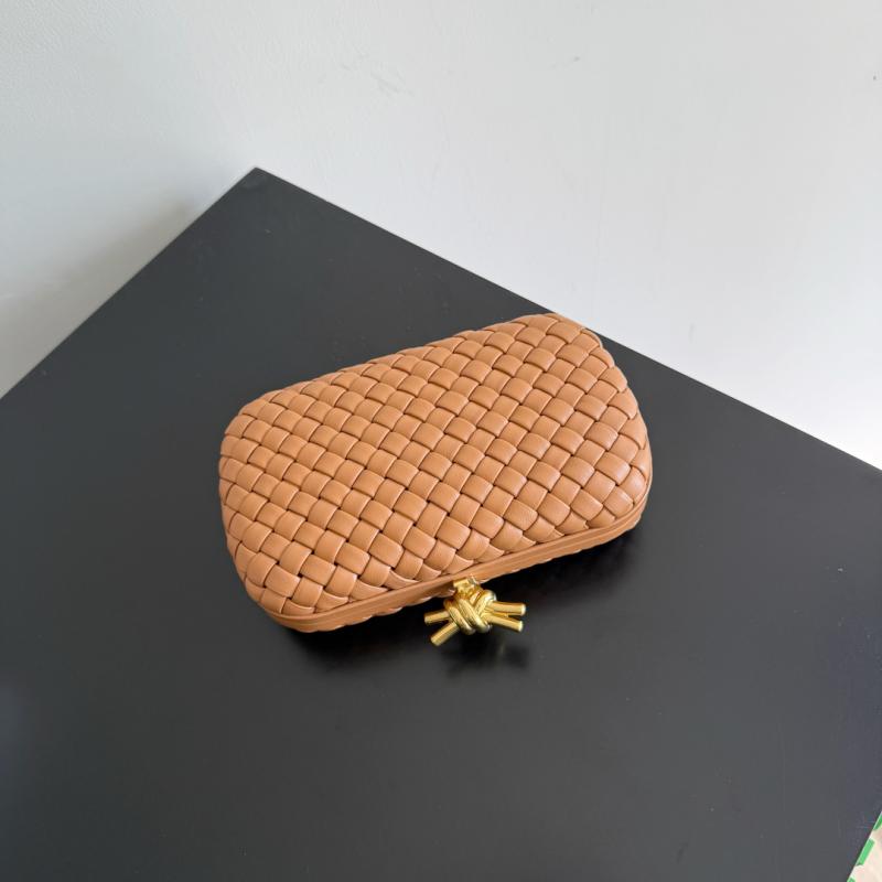 Bottega Veneta Classic Knot Clutch Caramel B717622