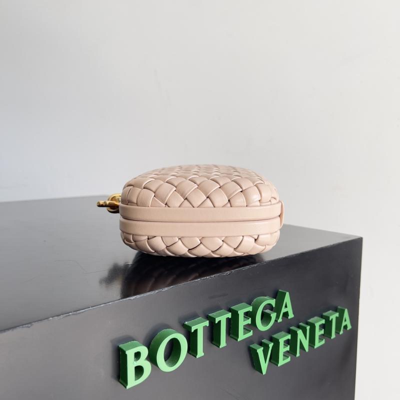 Bottega Veneta Classic Knot Clutch Lotus pink B717622