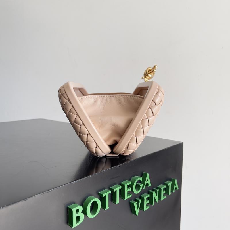 Bottega Veneta Classic Knot Clutch Lotus pink B717622