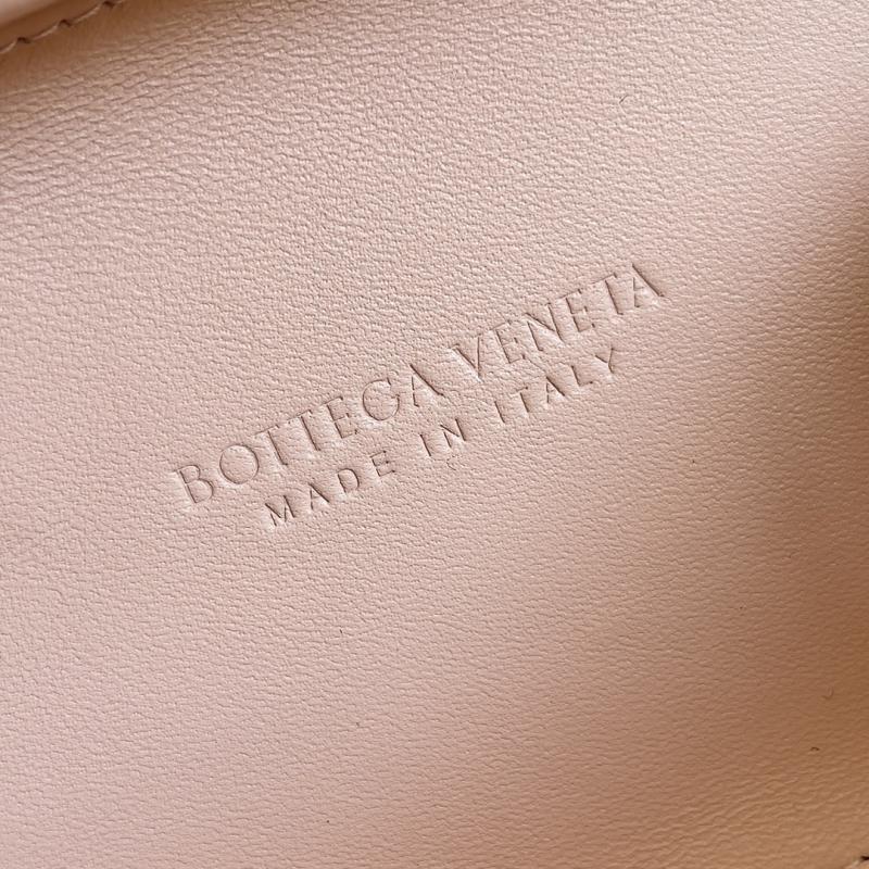 Bottega Veneta Classic Knot Clutch Lotus pink B717622