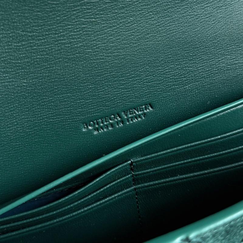 Bottega Veneta Long Clutch Andiamo Emerald green 741511
