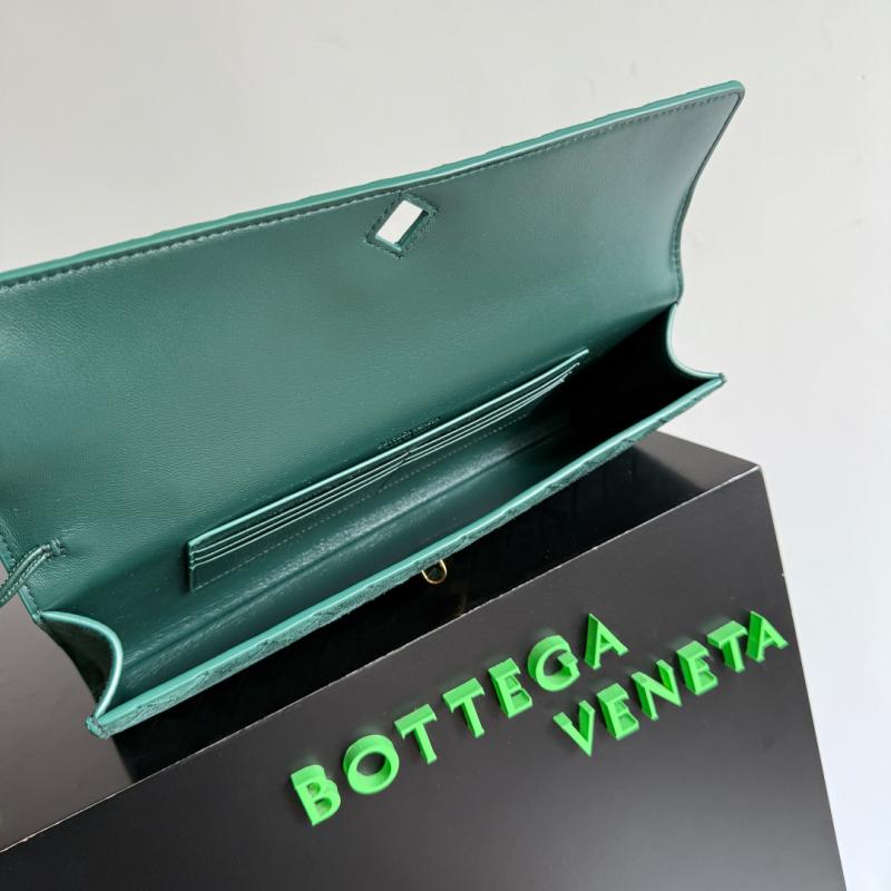 Bottega Veneta Long Clutch Andiamo Emerald green 741511