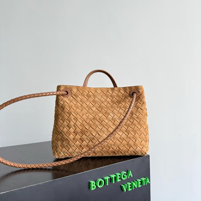 Bottega Veneta Suede Medium Andiamo Amber B743572