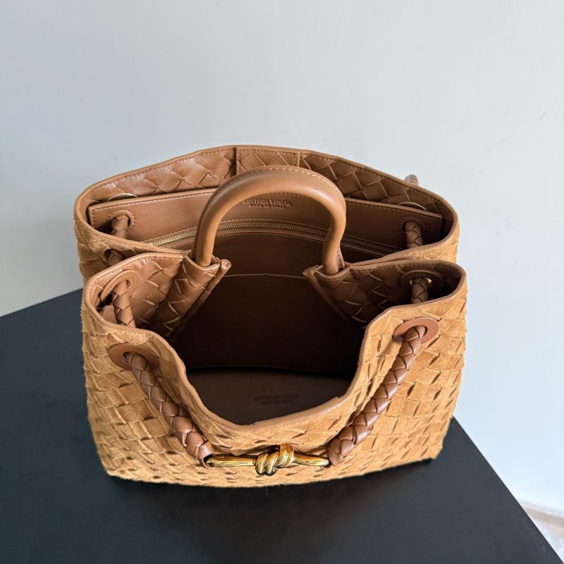 Bottega Veneta Suede Medium Andiamo Amber B743572