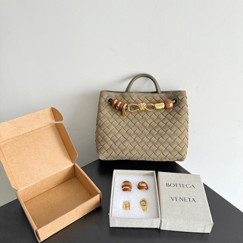 Bottega Veneta Suede Small Andiamo Cypress 743568