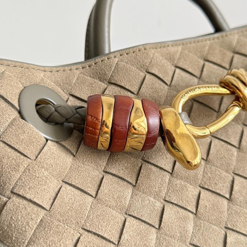 Bottega Veneta Suede Small Andiamo Cypress 743568