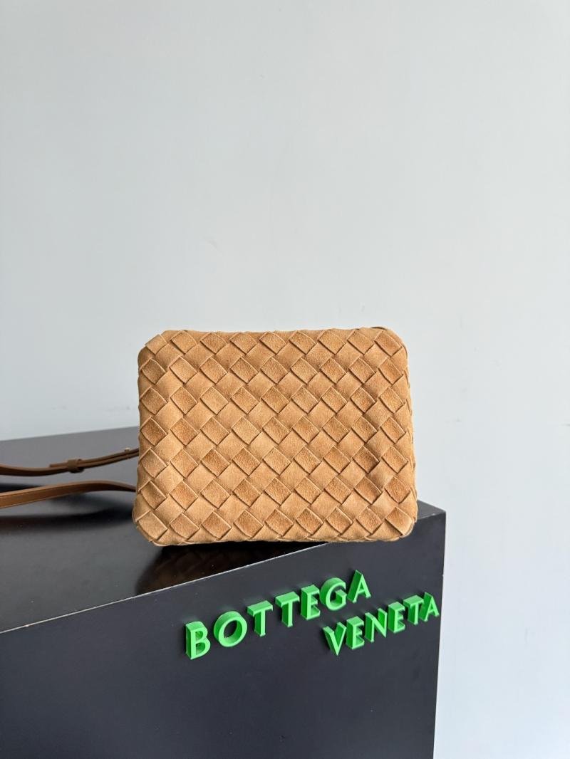 Bottega Veneta Suede Small Parachute Amber 796569