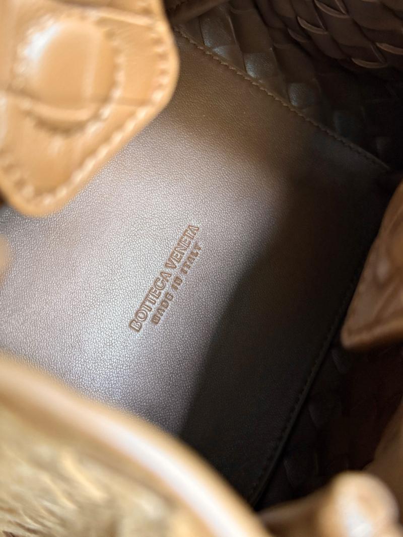 Bottega Veneta Suede Small Parachute Amber 796569