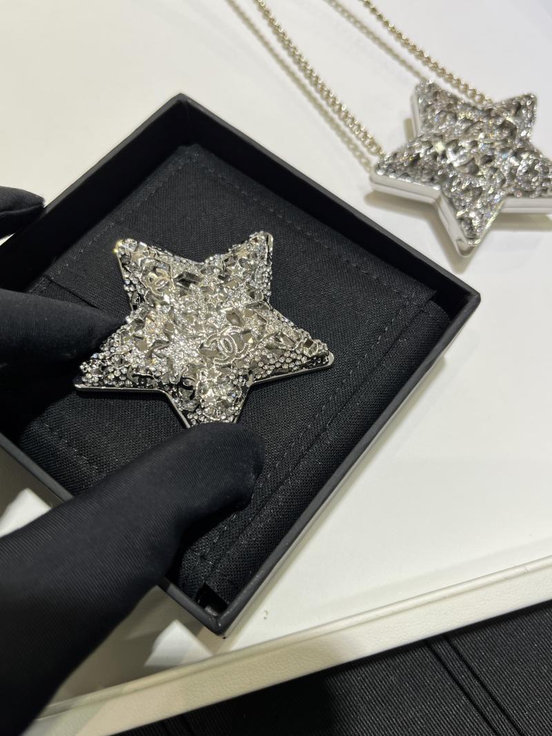Chanel Brooch YCB102501