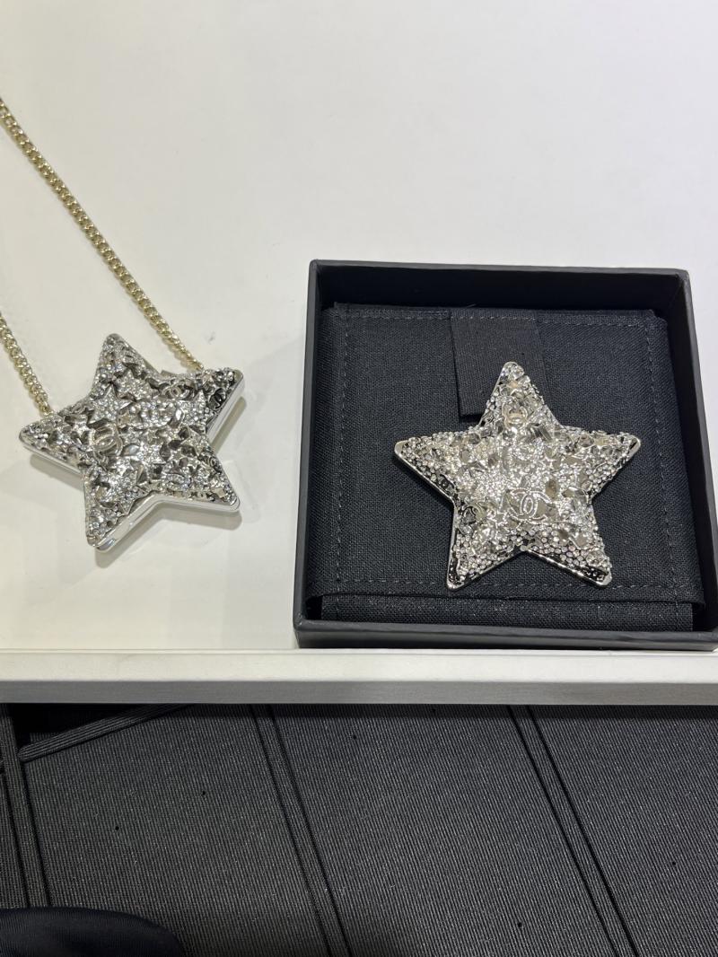 Chanel Brooch YCB102501