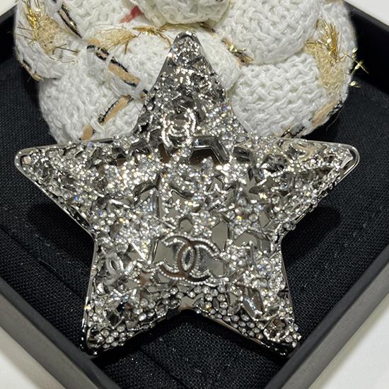 Chanel Brooch YCB102501