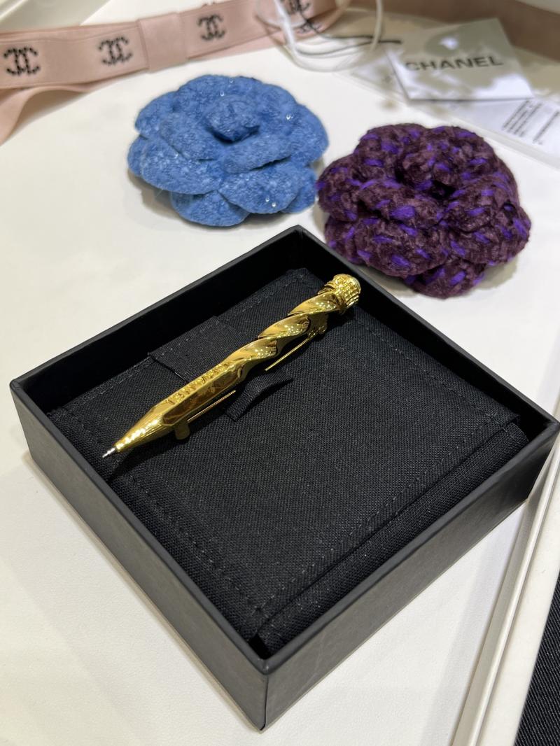 Chanel Brooch YCB102901