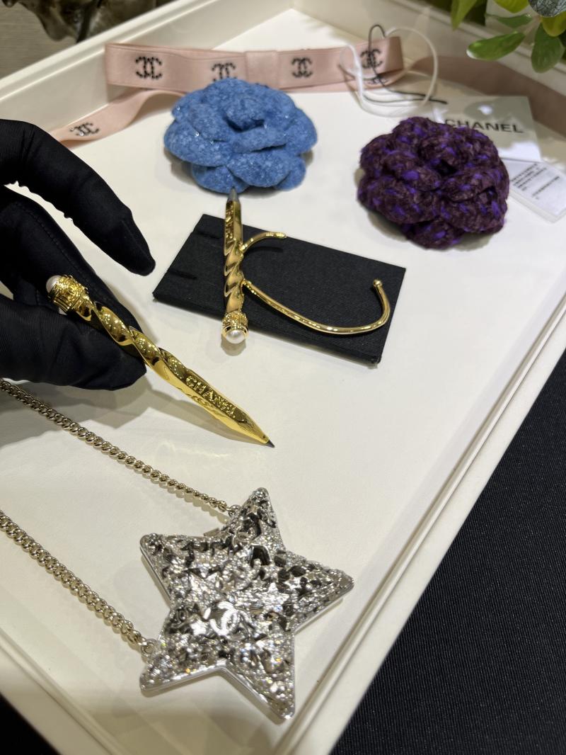 Chanel Brooch YCB102901