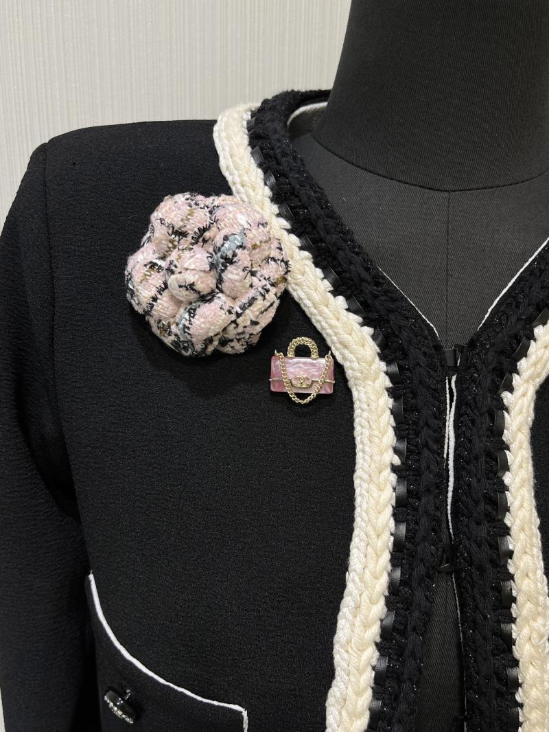 Chanel Brooch YCB110101