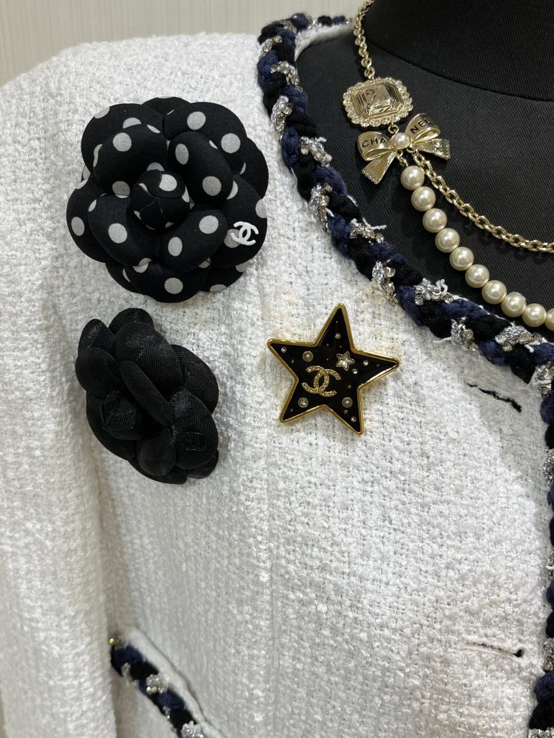 Chanel Brooch YCB111202