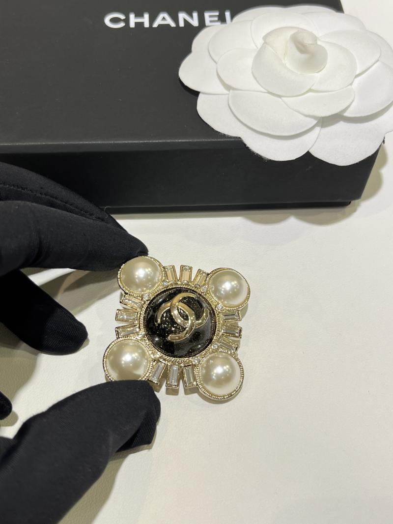 Chanel Brooch YCB111205