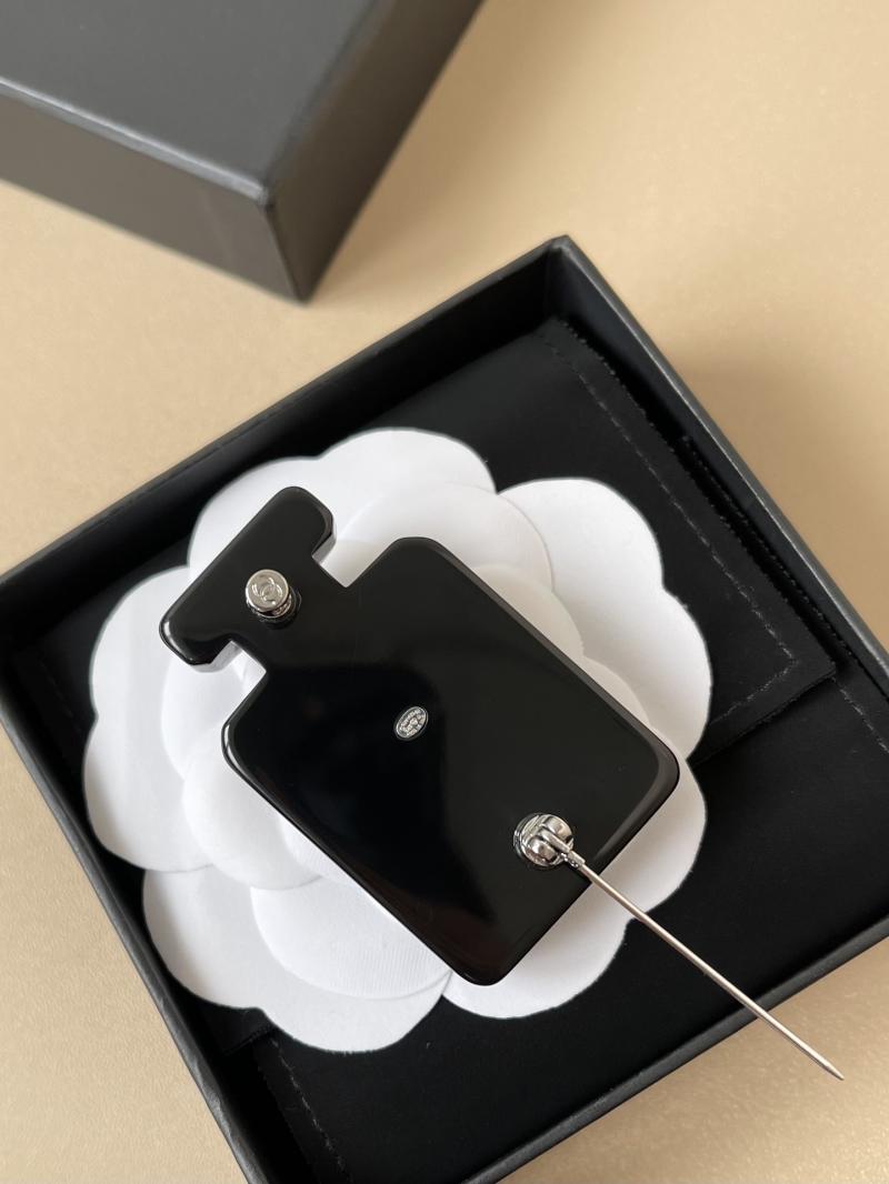 Chanel Brooch YCB111402