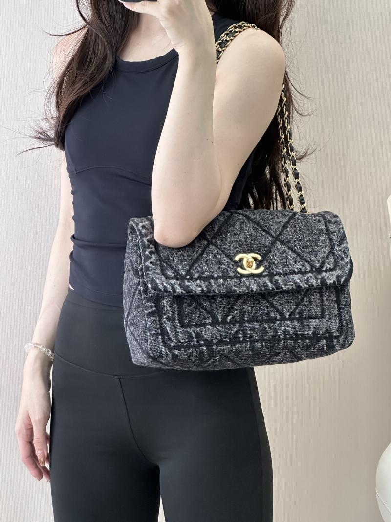Chanel Maxi Flap Bag Black AS5737