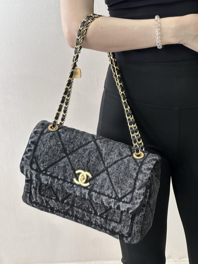 Chanel Maxi Flap Bag Black AS5737