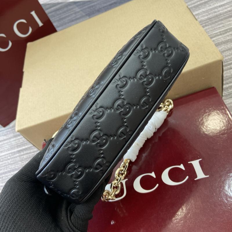 Gucci GG Emblem mini shoulder bag Black 847091