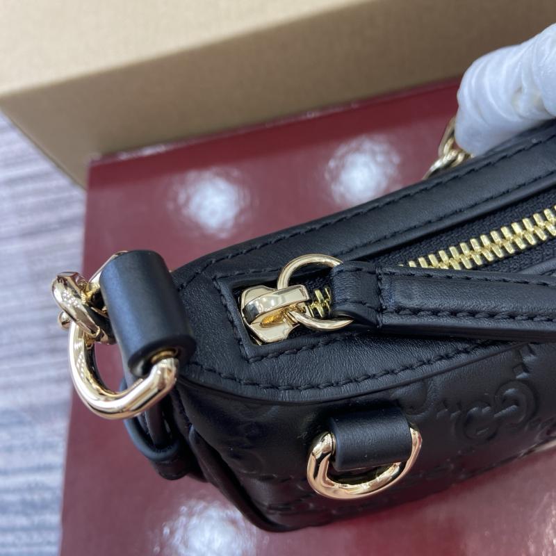 Gucci GG Emblem mini shoulder bag Black 847091