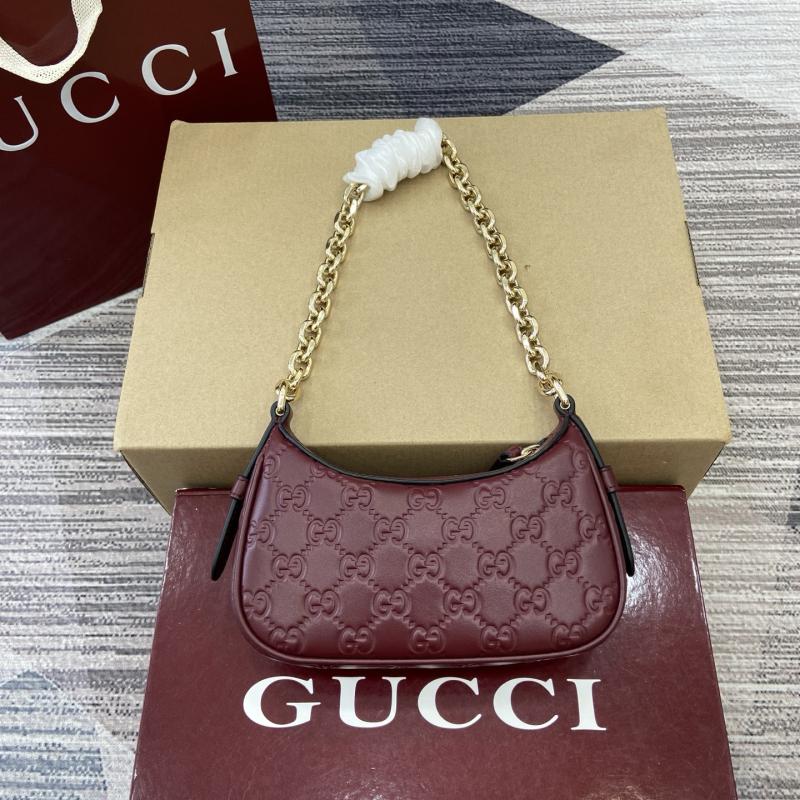 Gucci GG Emblem mini shoulder bag Red 847091