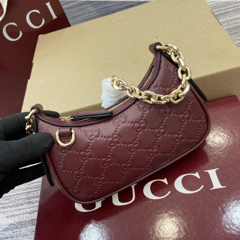 Gucci GG Emblem mini shoulder bag Red 847091