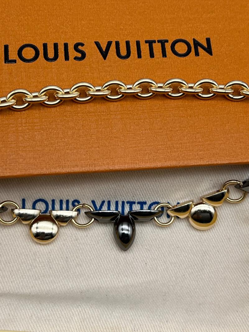 LV Bag Charm B110905