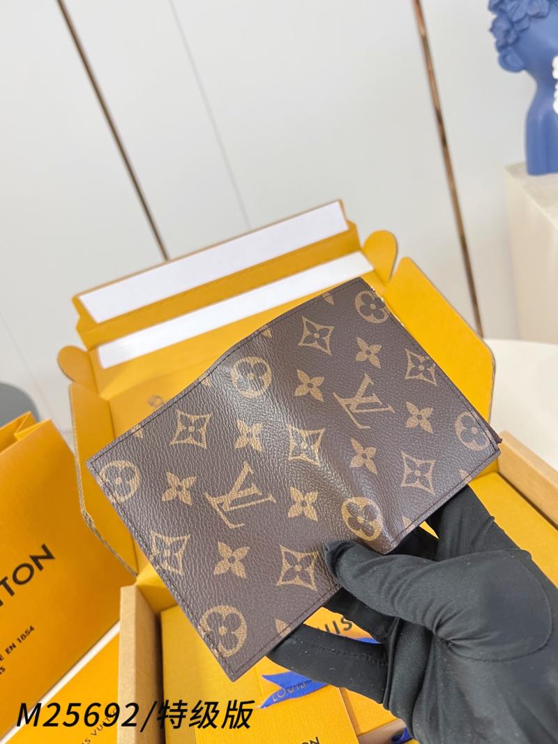 Louis Vuitton Lisa Wallet M25692