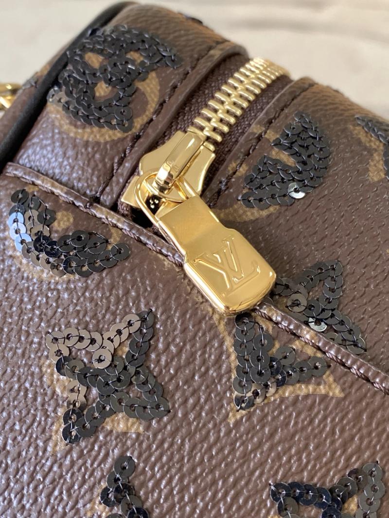 Louis Vuitton Vanity Chain Pouch M27049