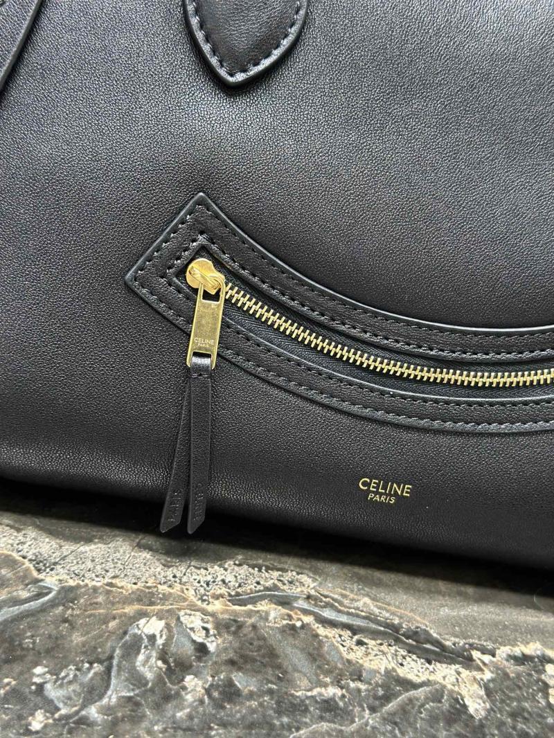 Medium Smiling New Luggage Black 123693